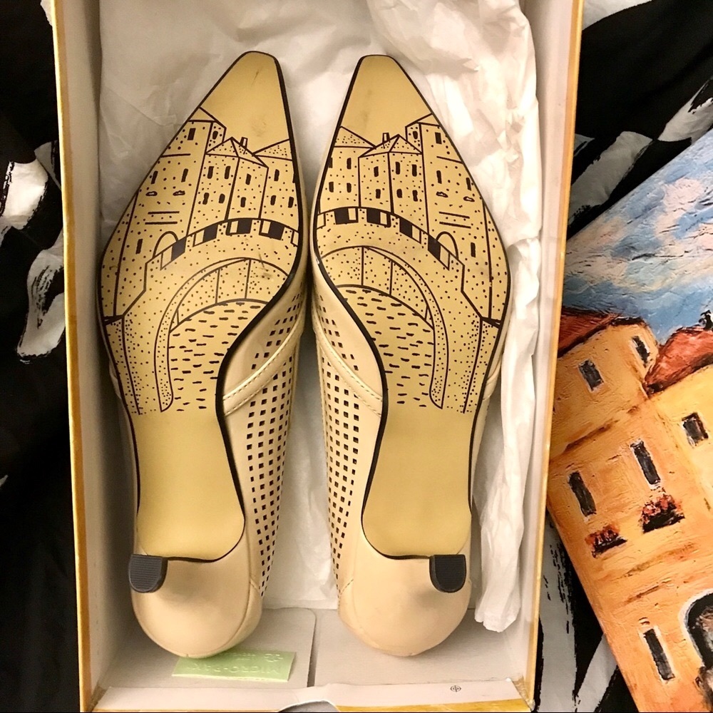Tan patent heels - Picture 4 of 6